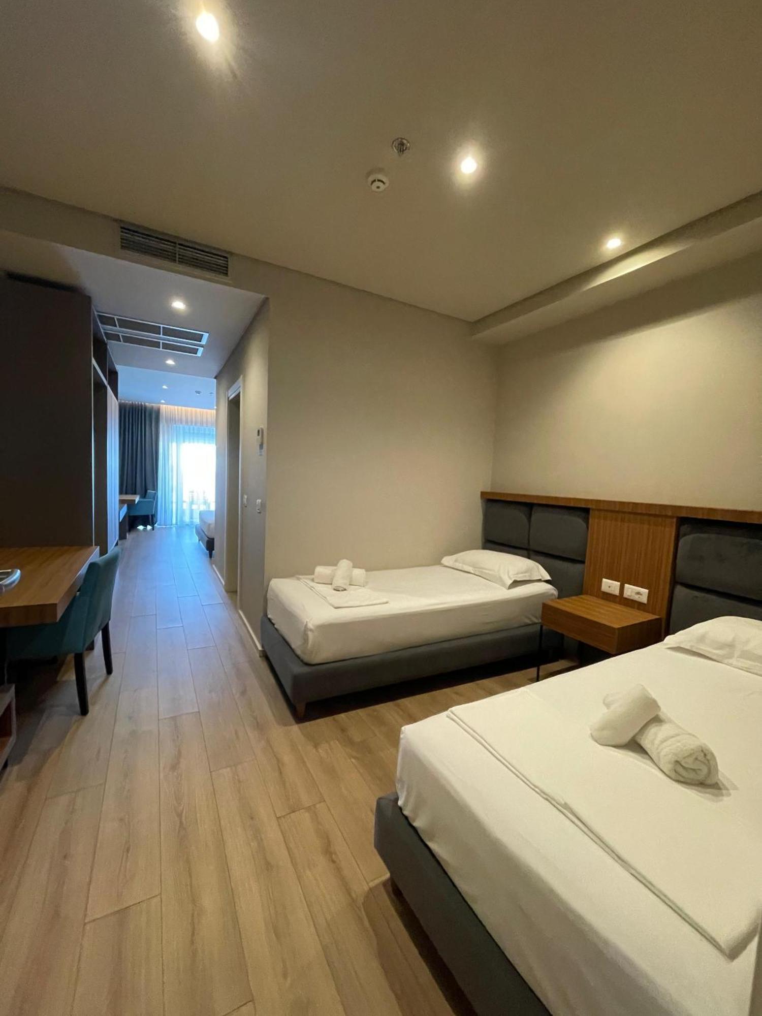 Amr - Durres Hotel